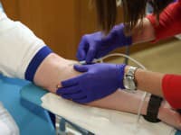 Zásoby krvných skupín 0 a B s negatívnym Rh faktorom sú hraničné: Ak môžete, darujte
