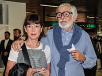 Jiří Bartoška s manželkou na veľkolepej premiére filmu Vlny na MFF Karlovy Vary