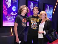 Premiéra filmu Múdrosť šťastia. Na snímke Ľubica Pašeková, Dominik (v strede), Sebastian (vľavo)