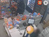 Pokus o krádež skončil fiaskom: Zlodej vytiahol na predavačku ZBRAŇ, jej reakcia doslova ŠOKUJE!