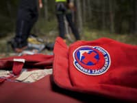 Vozidlo sa prevrátilo! Nehoda pri Vyšnej Boci si vyžiadala ťažko zraneného človeka