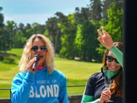Golfový turnaj Blond versus Brunet