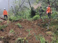 Nešťastie v Indonézii: Počet obetí zosuvu skál v kameňolome stúpol na 18