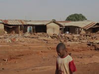 Nešťastie v Nigérii! Pri ťažbe piesku zahynulo 11 detí, ďalšie sú zranené