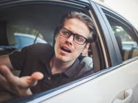 Rímskych taxikárov prirovnal k pilotovi formuly 1: Teraz sa búria VIDEO