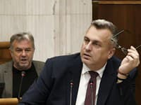 Iskrenie medzi Dankom a Pročkom nekončí: HÁDKA pred kamerami, šéf národniarov bývalého zabávača nazval bláznom!