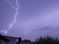 Slovensko zasiahnu búrky, horúčavy a vietor: Meteorológovia vydali výstrahy prvého aj druhého stupňa