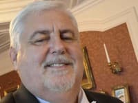 Oliver Andrásy je členom habsburského Rádu svätého Juraja