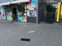 Obyvateľov Malaciek zobudila totálna rana! FOTO Zlodeji odpálili bankomat pri supermarkete
