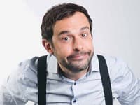 Záverečný potlesk sa zmenil na NOČNÚ MORU! Kemka si ZLOMIL rebro: SPADOL z pódia rovno na DIVÁČKU