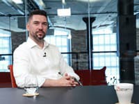 Takáč bije na poplach: Týranie v množiarňach u nás prekvitá, policajné kroky voči Naďovi vyznievajú zvláštne