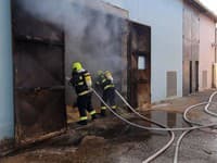 Požiar haly na skladovanie pilín v Šuranoch