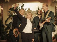 Gabriela Dzuríková ako riaditeľka kúpeľného hotela vo filme Šviháci