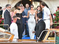 Kendall a Kylie Jenner na svadbe Bezosovcov