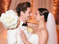 Svadba plná luxusu: Kone, diamanty, koč i sláčikové kvarteto! Známy hudobník sa konečne oženil