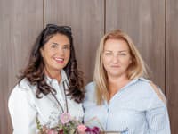 Moderátorka Iveta Malachovská a generálna riaditeľka STVR Martina Flašíková