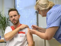 Sabaka varuje pred zimnou vlnou COVID-19: Dotknúť sa môže najzraniteľnejších, nákup vakcín je pozastavený