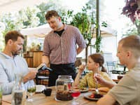 Ceny v Chorvátsku dvíhajú zo stoličiek: Českí turisti sú NEVÍTANÍ, TOTO im odkazuje majiteľ miestnej reštaurácie