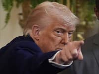 Trump koná: Podá žalobu za článok o údajnom liste Epsteinovi s nahou ženou