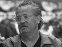 Posun v prípade SMRTI Matthewa Perryho (†54)  : Lekár, ktorý dodával hercovi drogy, priznal VINU!