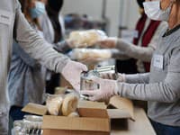 Izrael povolí zhadzovanie humanitárnej pomoci do Gazy za použitia padákov