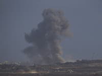 Pri izraelských náletoch na strednú časť Gazy údajne zahynuli desiatky ľudí