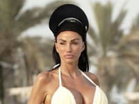 Hviezda závislá od PLASTÍK: Mega pery, XXL prsia a zozadu... Uff, žiadna sláva!