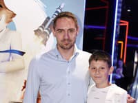 Premiéra rozprávky Smradi 2. Na snímke György Gyimesi so synom Zentem