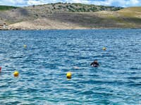 Chorvátsko varuje turistov pred žltými bójkami pozdĺž pobrežia: FOTO Nedotýkajte sa ich!