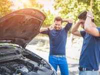 POZOR nenechávajte tieto bežné predmety v aute: V horúčavách môžu spôsobiť nečakaný požiar!