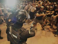 Srbskom zmietajú stále nepokoje