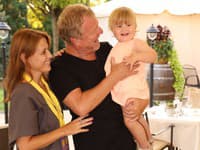 Maroš Kramár s dcérou Rijou a partnerkou Inou