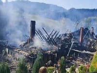 Pohľad na zhorený penzión Jánošíkov dvor 