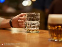 Na zábere je vidieť krúžkovanie v pohári