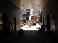 Na povrch vyplávali ďalšie DETAILY vraždy v Ružinove: Otec zúfalo búchal na dvere, matka zatiaľ sedela v bare!