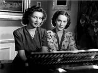 Soňa Červená vo filme Poslední mohykán (vpravo) spolu s Dagmar Frýbortovou