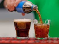 ŠOK pre fanúšikov zero nápojov! Nová štúdia odhaľuje znepokojujúcu pravdu: Stačí jedna plechovka, VÁŽNE poškodenie pečene