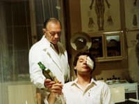 Jan Hartl vo filme Vesničko má, středisková