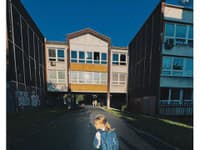 Syn Kristíny Tormovej, Alan, nastúpil do prvej triedy. 