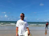 Pláž sa otriasala smiechom: Turista odhalil bizarné opálenie, FOTO hovorí za všetko!