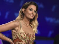 Paris Jackson sa dištancuje od filmu o jej otcovi. Hovorí o klamstvách a nepresnostiach