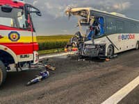 Pri Drienovci sa zrazilo nákladné auto s autobusom