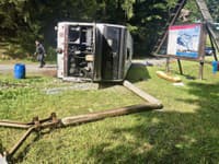 Vážna nehoda autobusu so študentmi kúsok od slovenských hraníc: Zasahujú všetky záchranné zložky