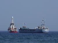 Propalestínska flotila smerujúca do Gazy hlási dronový útok na svoju loď