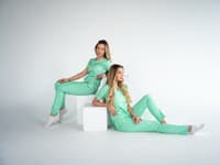 Perlička vniesla do slovenského zdravotníctva farby a pohodlné strihy