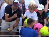 Šokujúci incident na známom tenisovom turnaji: Poľský milionár ukradol chlapcovi šiltovku! Kritika sa spustila ako lavína