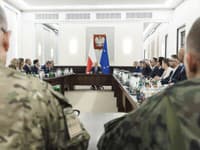 Drony vleteli do Poľska: Armáda strieľa, letiská zatvorené! Vláda mimoriadne zasadá