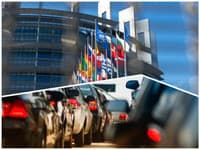 Koniec spaľovacích motorov? Eurokomisia predloží revíziu cieľov v oblasti emisií CO2 pre autá