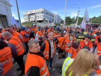 AKTUÁLNE Policajtom a hasičom došla trpezlivosť: PROTEST pred parlamentom!