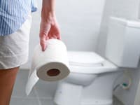 Tak takýto dôvod rozchodu ste určite nepočuli: Utieranie zadku po toalete bolo poslednou kvapkou!